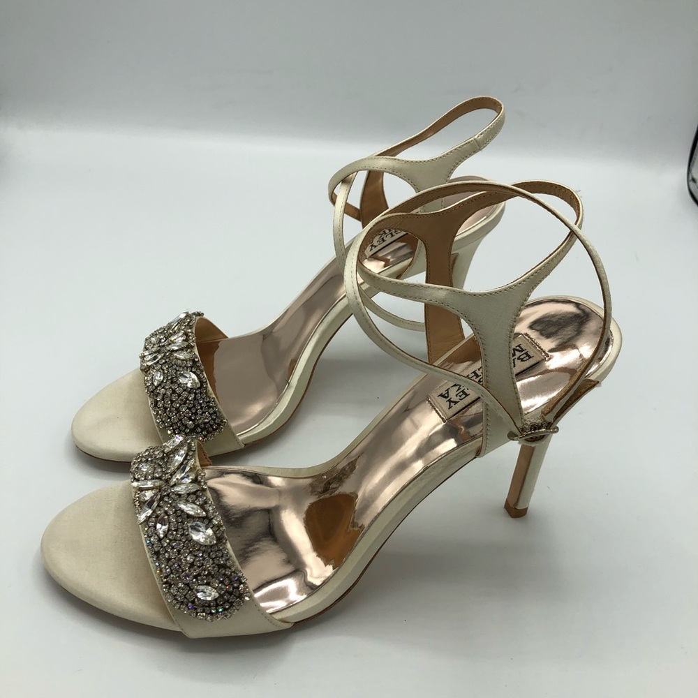 Badgley Mischka Womens  Ivory Ankle Strap Heels